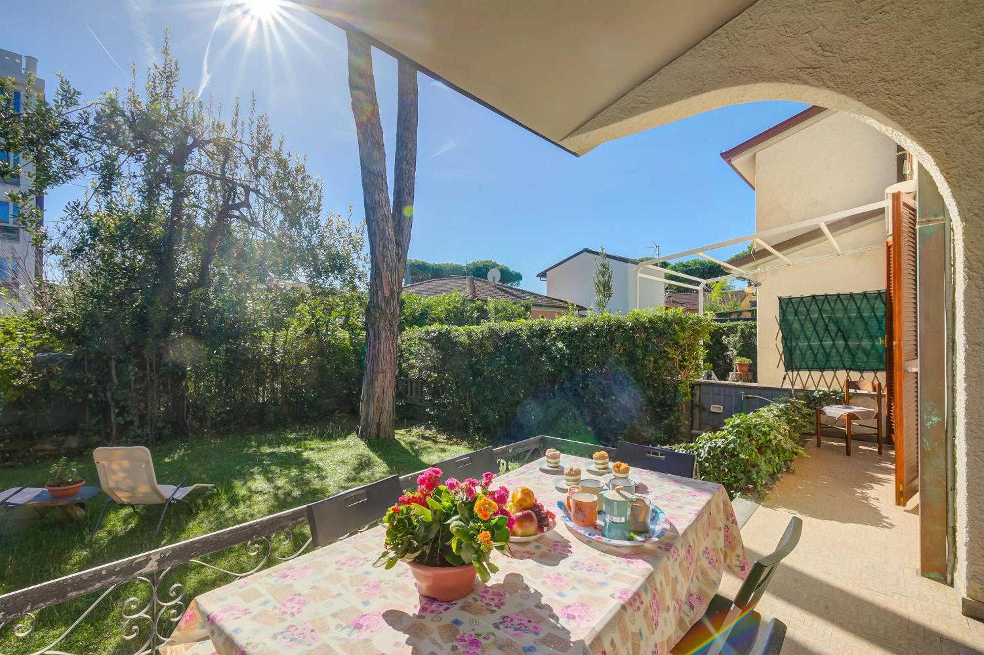 Casa Maddalena Al Mare 600M From Sea - Happy Rentals Marina di Pietrasanta Exterior photo